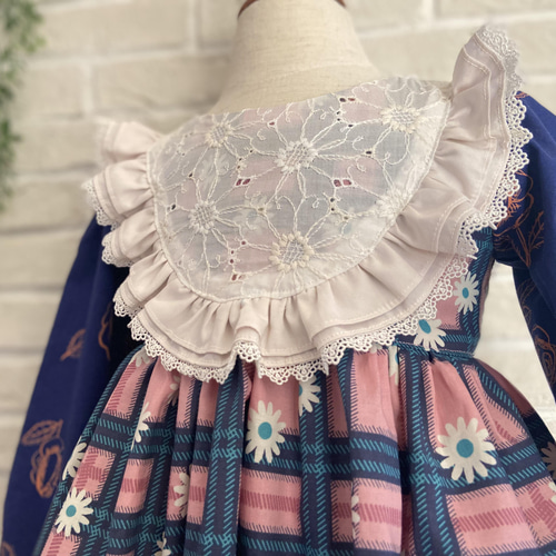 フリルたっぷり！   セリーヌ  ワンピース フリルたっぷり！ セリーヌ ワンピース