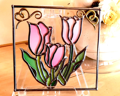 ステンドグラス　チューリップモチーフのパネル(スタンド付) ステンドグラス 】チューリップの花のミニパネル_OA | ステンドグラス