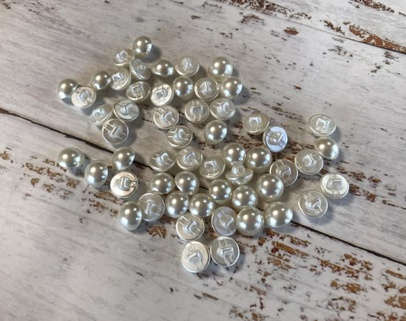 ラスト ◇ 在庫処分特価品 ◇11mm◇ パール調 プラスチックボタン ◇裏足◇ 20ヶ入 ◇ B-No,008 5枚目の画像