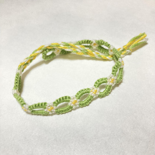 お花のミサンガ、ブレスレット（グリーン） ブレスレット こほし