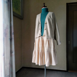ベージュチェックのティアードスカート 3枚目の画像