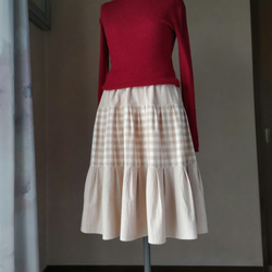 ベージュチェックのティアードスカート 9枚目の画像