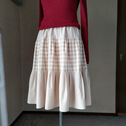 ベージュチェックのティアードスカート 7枚目の画像