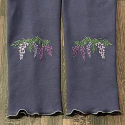 刺繍レギンス　藤の花　アッシュネイビー 2枚目の画像