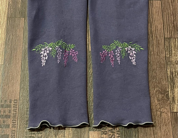 刺繍レギンス　藤の花　アッシュネイビー 2枚目の画像