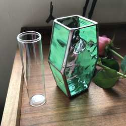 ステンドグラスの花瓶(レタスグリーン)【受注製作】 6枚目の画像