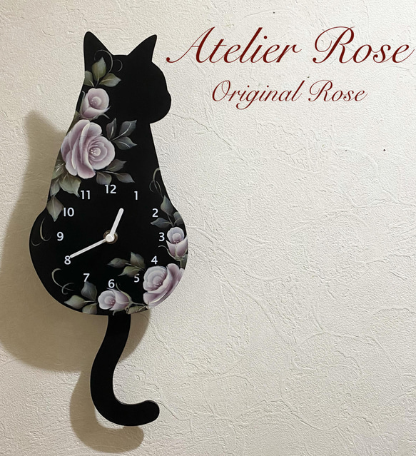 ♡2/22は猫の日！アトリエRose一番人気♡しっぽが揺れる！手描きの薔薇の可愛い猫の振り子時計①アイボリー 9枚目の画像