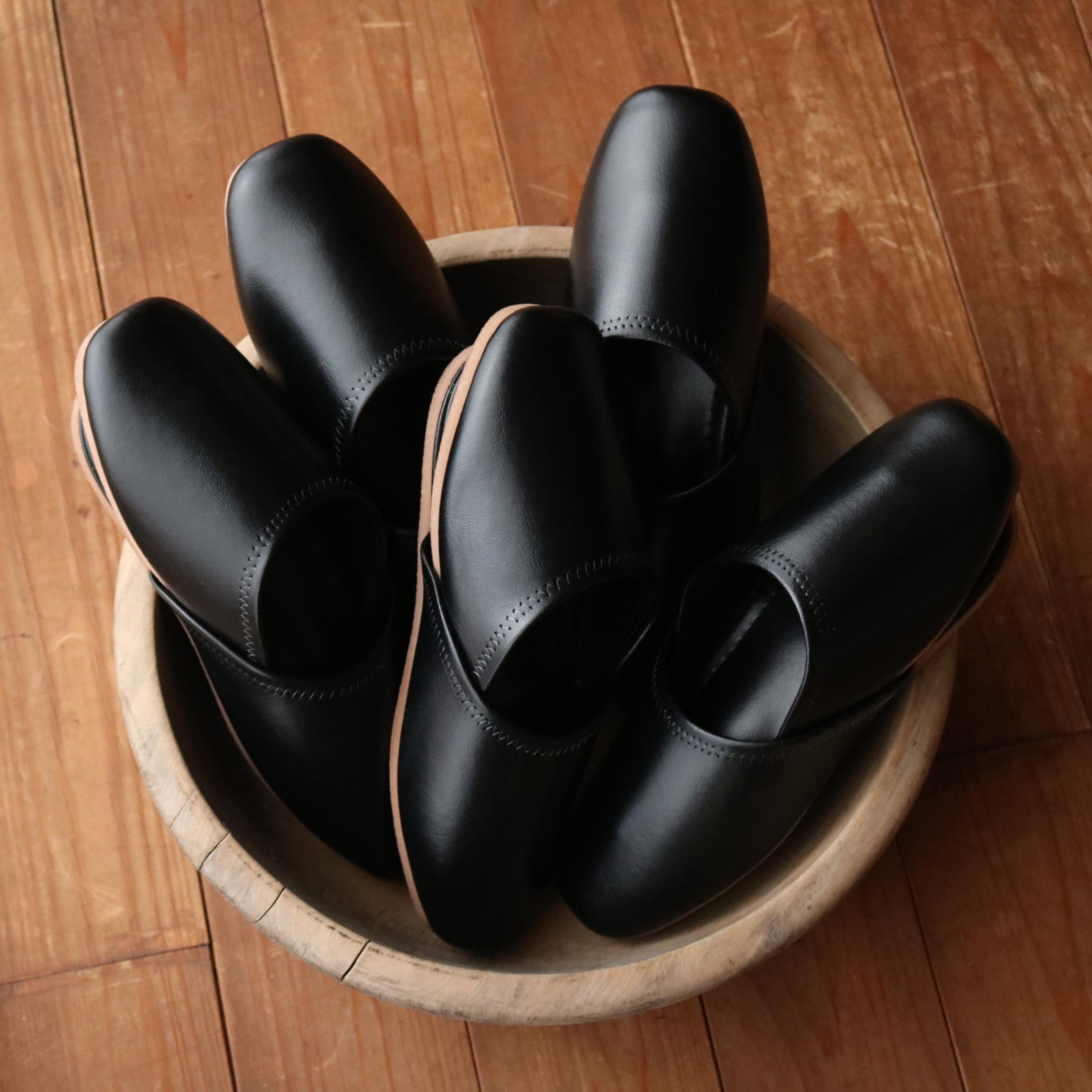 【まとめ買い割引】1足セット無料 レザー スリッパ ルームシューズ 5点 レディース メンズ 黒 ブラック プレゼント