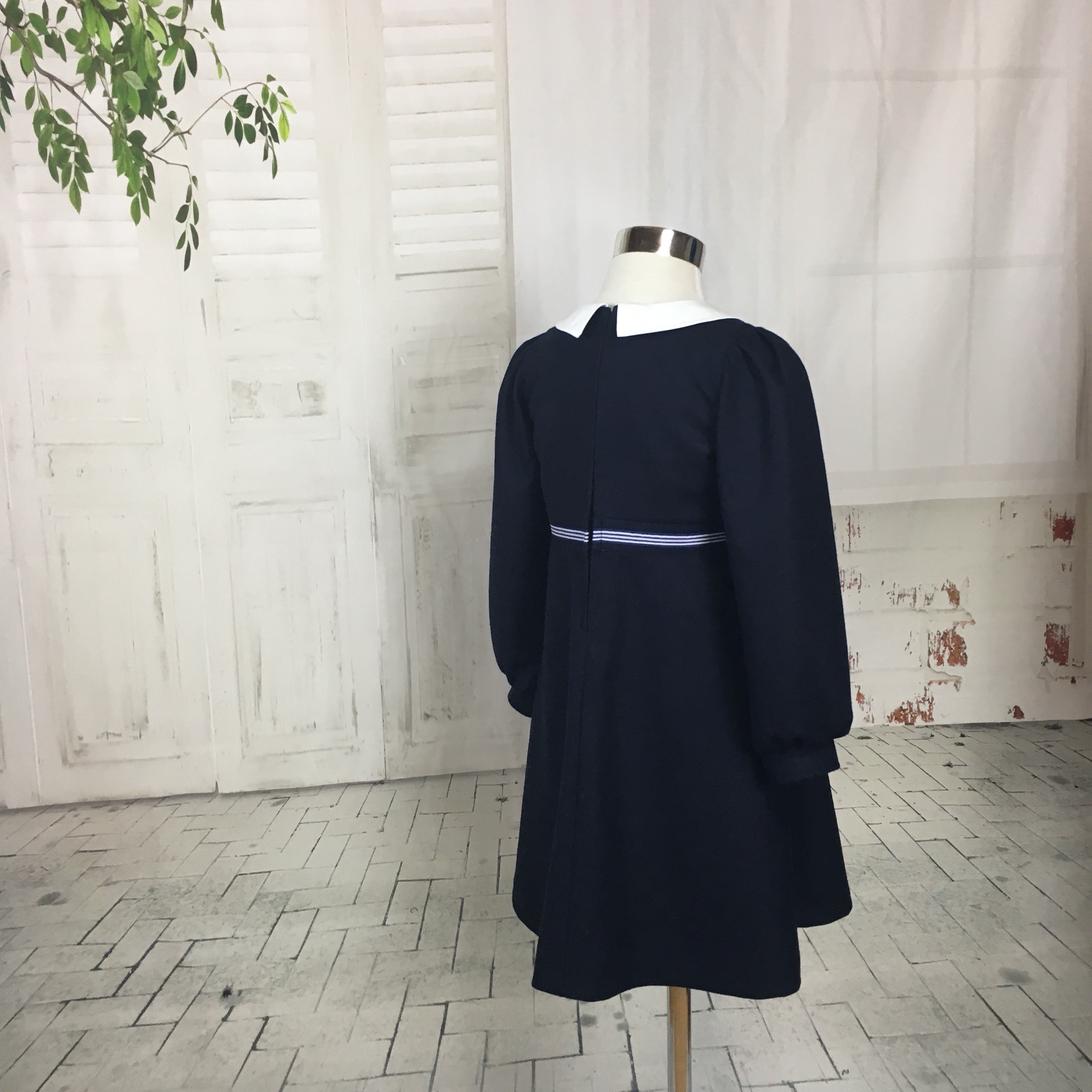 （受注用）白衿付き紺色フレアーワンピース（総裏付きです。)