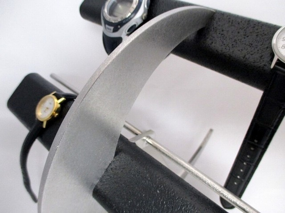バレンタインプレゼント　ブラック革バンド専用三日月腕時計スタンド 　受注生産　No.170406 6枚目の画像