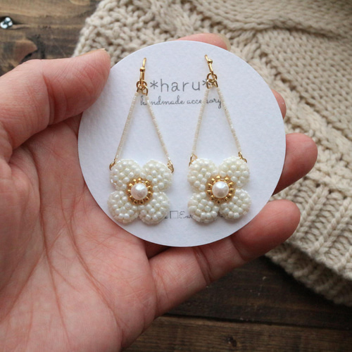 再販: 刺繍 ビーズ フラワー×クリア ドット ★秋冬 ピアス✳︎イヤリング　花 クリアフラワー】お花が可愛いビーズ刺繍イヤリング | M.Rejoice