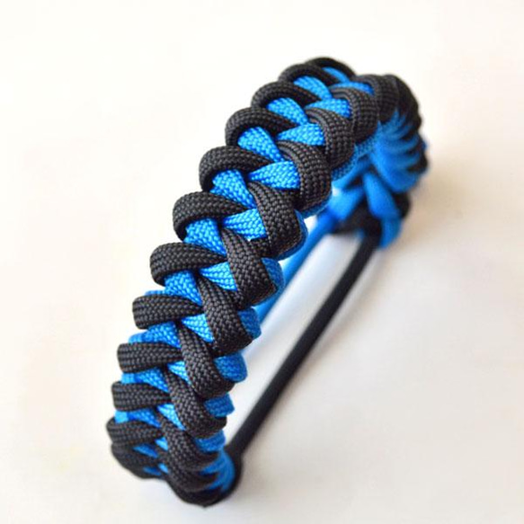 パラコード ブレスレット Shark Jaw Bone キャンプ アウトドア フリーサイズ Blue Black 3枚目の画像