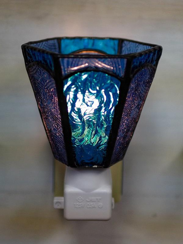 「おやすみランプ・青系六面体」ステンドグラスランプ　フットランプ　照明 1枚目の画像