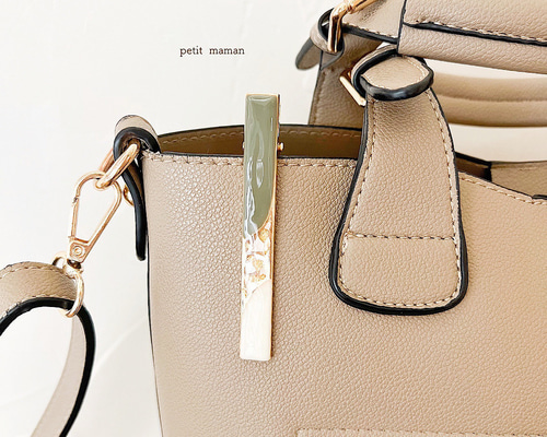 再販・特大 すぐに見つかるキークリップ カーキとホワイト キーケース