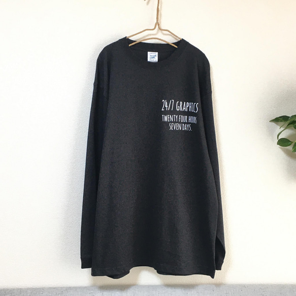 大きめワンポイント！ビッグサイズロンT《ブラック》 シネマ風ロゴ 