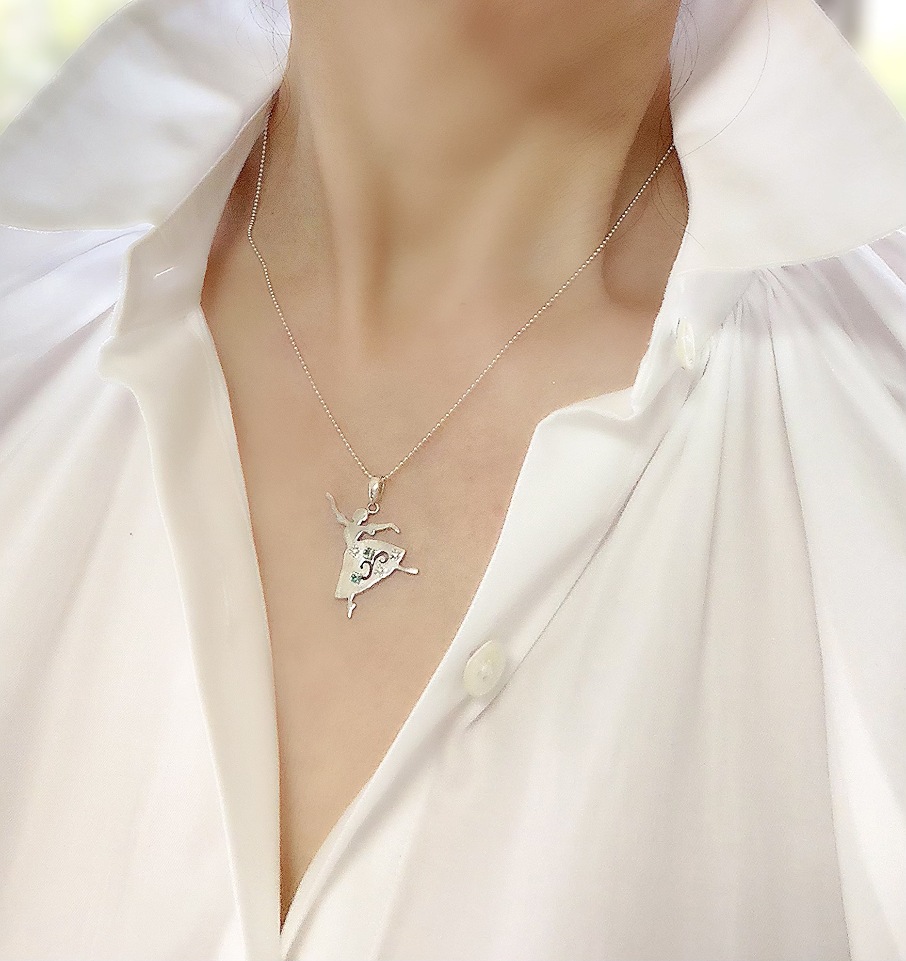 バレリーナ シルエット　ペンダント　バレエ「シルフィード」　　エメラルド　ダイヤモンド　SV950