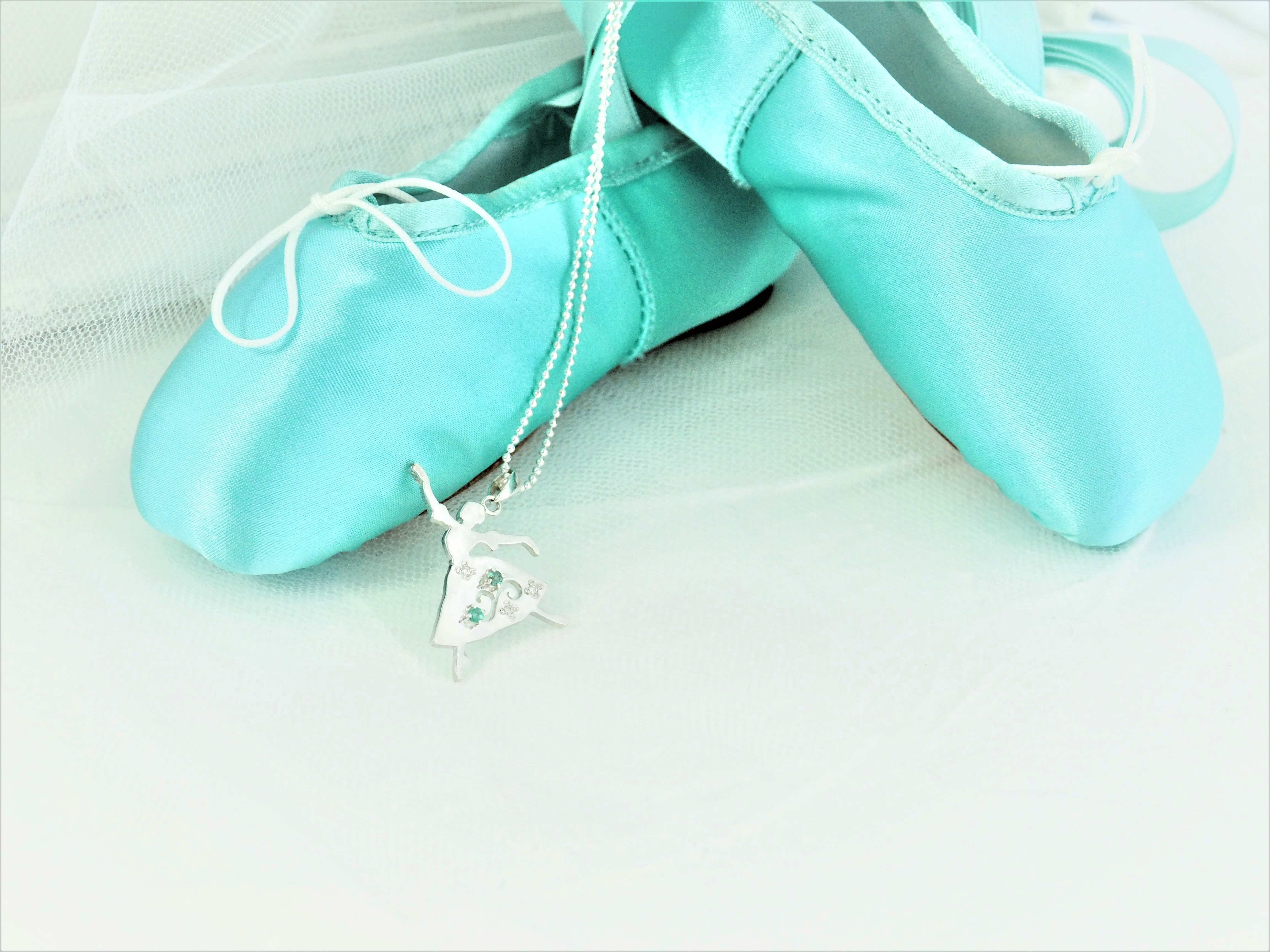 バレリーナ シルエット　ペンダント　バレエ「シルフィード」　　エメラルド　ダイヤモンド　SV950