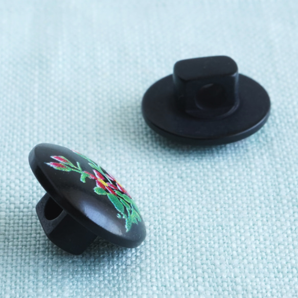 (2個) 15mm フランス製 ジャポニズム ボタン ＊ 黒 和風 花 3枚目の画像