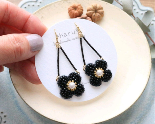 再10　花　刺繍　花びら　ピアス　イヤリング　ビジュー　ビオラ　ワッペン　青 再10 花 刺繍 花びら ピアス イヤリング ビジュー ビオラ