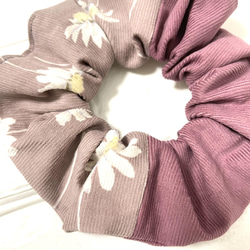 送料無料◆春色コーデュロイシュシュ 花柄スモーキーモーブ×モーブピンク パープルピンク 紫 ボタニカル 4枚目の画像