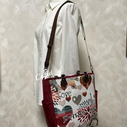スペインゴブラン織り　お洒落な薔薇・ハート・パリ柄のサイドポケット付き2Wayトートバッグ　本革持ち手 8枚目の画像