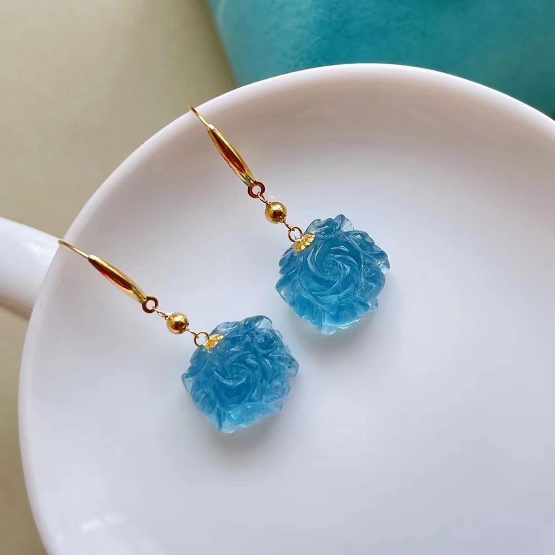 天然無処理　アクアマリン  お花彫り　ピアス　k 18