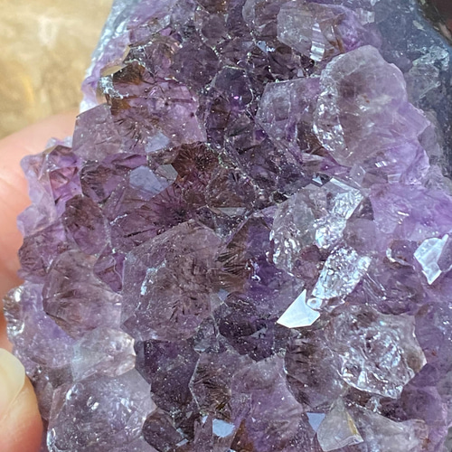 人気色 セール^_^ 天然石 原石 レッド系 アメジストクラスター 重さ
