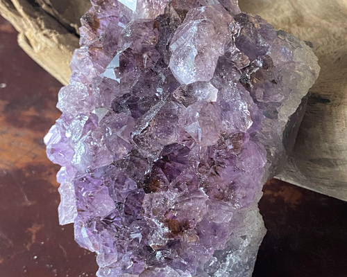 人気色 セール^_^ 天然石 原石 レッド系 アメジストクラスター 重さ