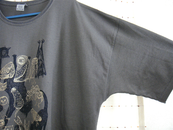 【シルク印刷】リメイクTシャツチュニック・とりねこ2版：女子フリーサイズ・チャコールグレー 3枚目の画像