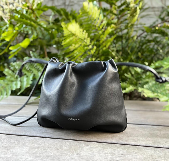 再販2点のみ!【BLACK】コロンと可愛いレザー巾着2wayショルダー