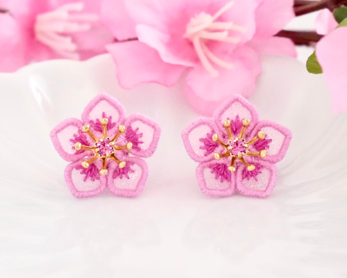 特集掲載】桃の花ピアス/イヤリング (受注生産/オーガンジー刺繍