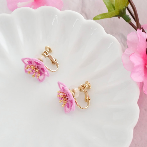 特集掲載】桃の花ピアス/イヤリング (受注生産/オーガンジー刺繍