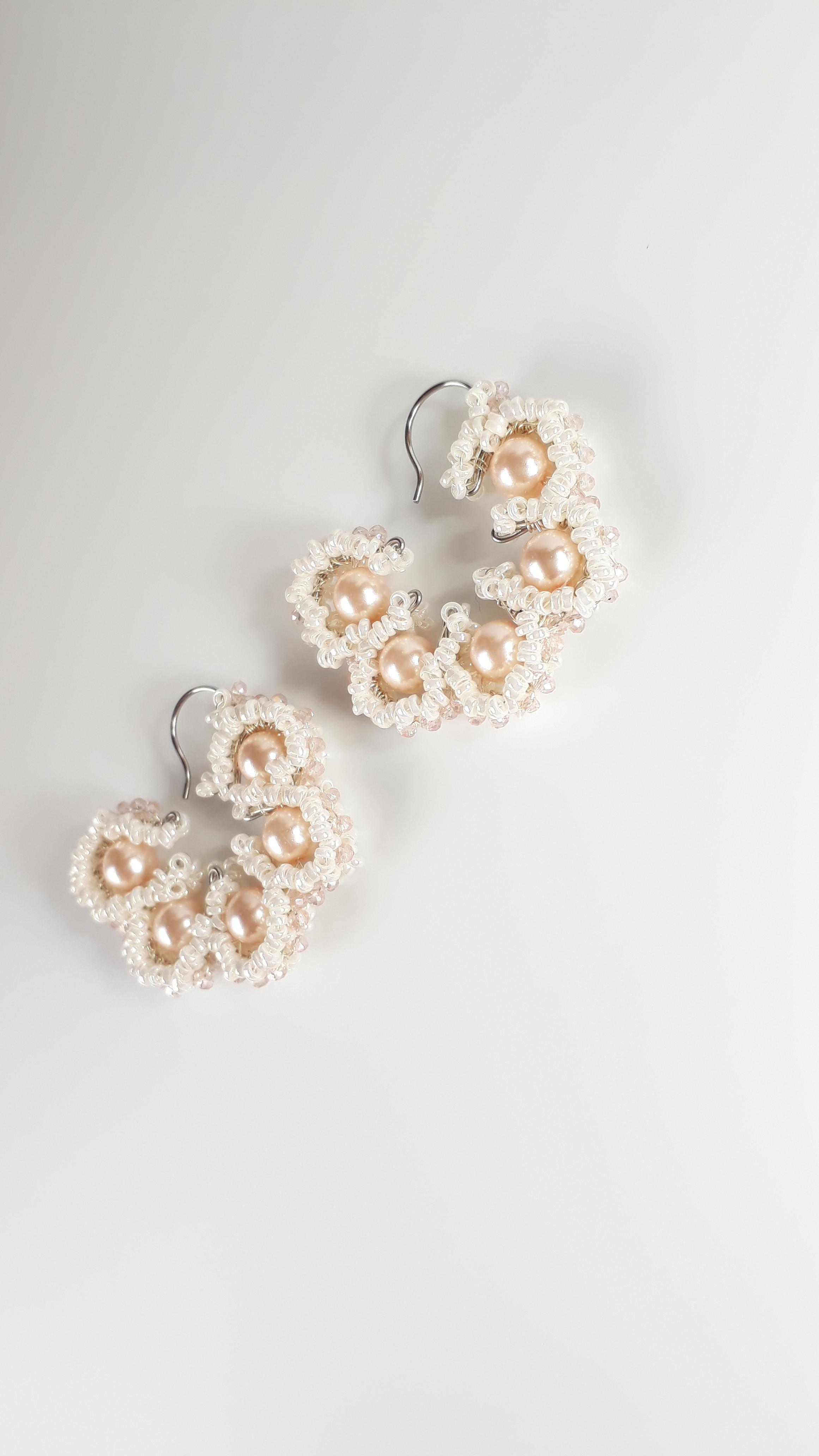 ピンクのビーズのイヤリングアクセサリー / 3.50 cm