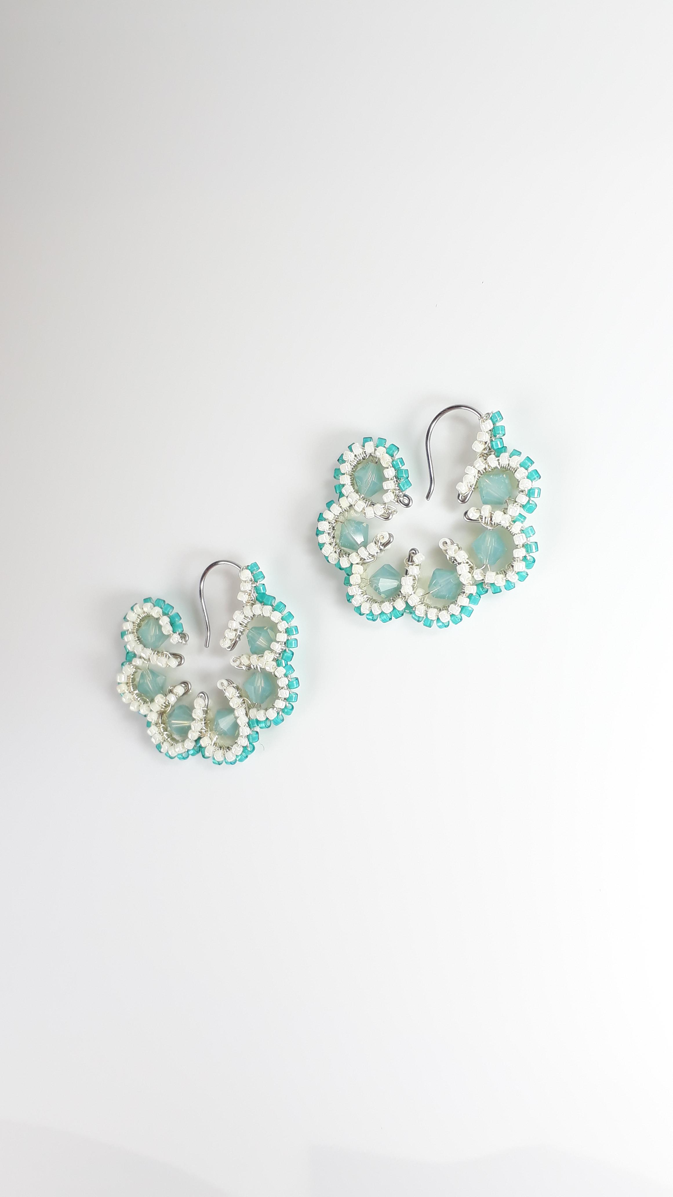 ブルーのビーズのイヤリングアクセサリー / 3.50 cm