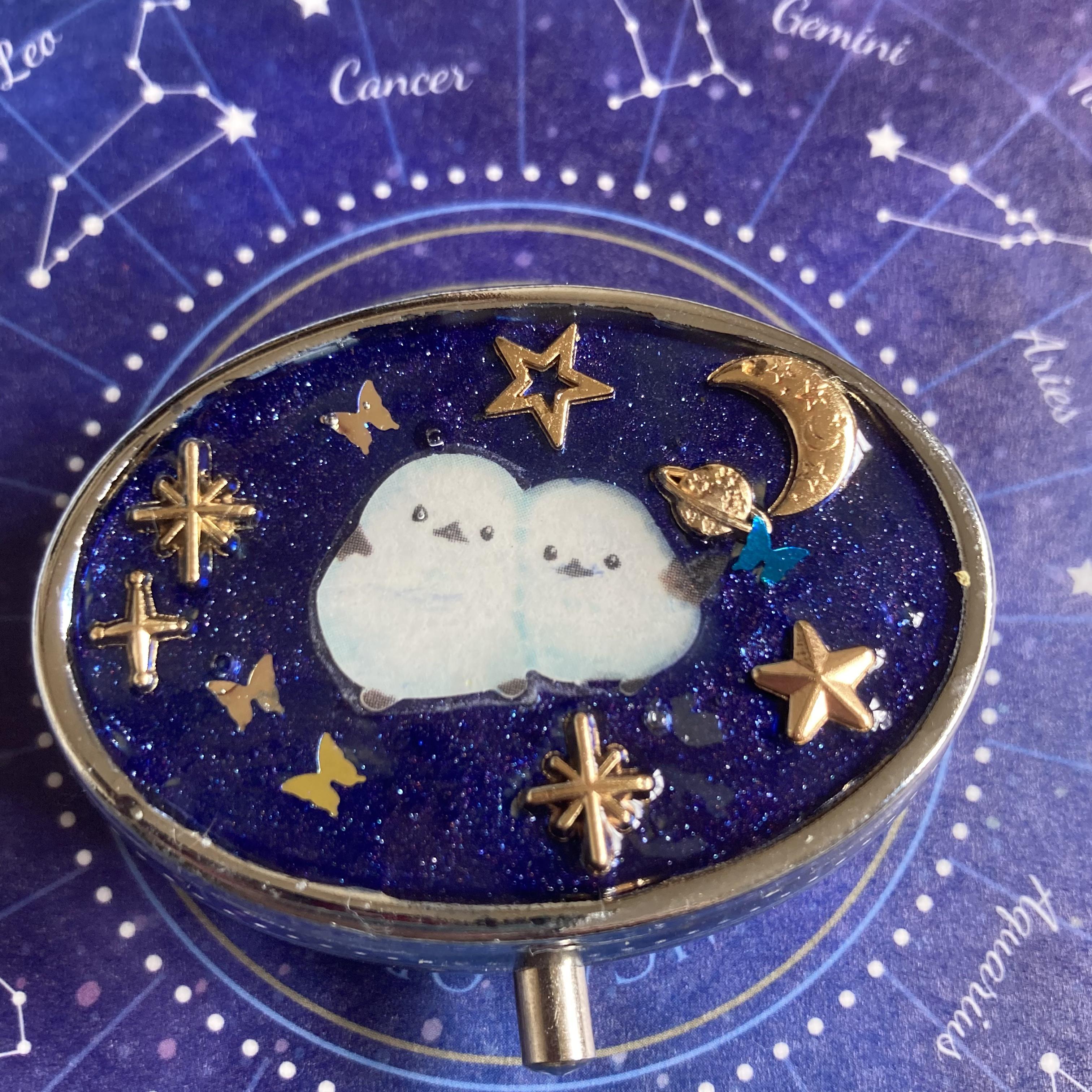 シマエナガ 宇宙柄 ピルケース 小物入れ 小銭入れ・コインケース