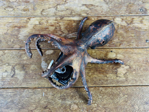 [銅板造形作品]タコのオルゴール　Octopus Music Box Made of Copper 5枚目の画像