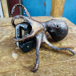 [銅板造形作品]タコのオルゴール　Octopus Music Box Made of Copper 1枚目の画像