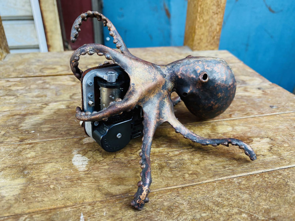 銅板造形作品]タコのオルゴール Octopus Music Box Made of
