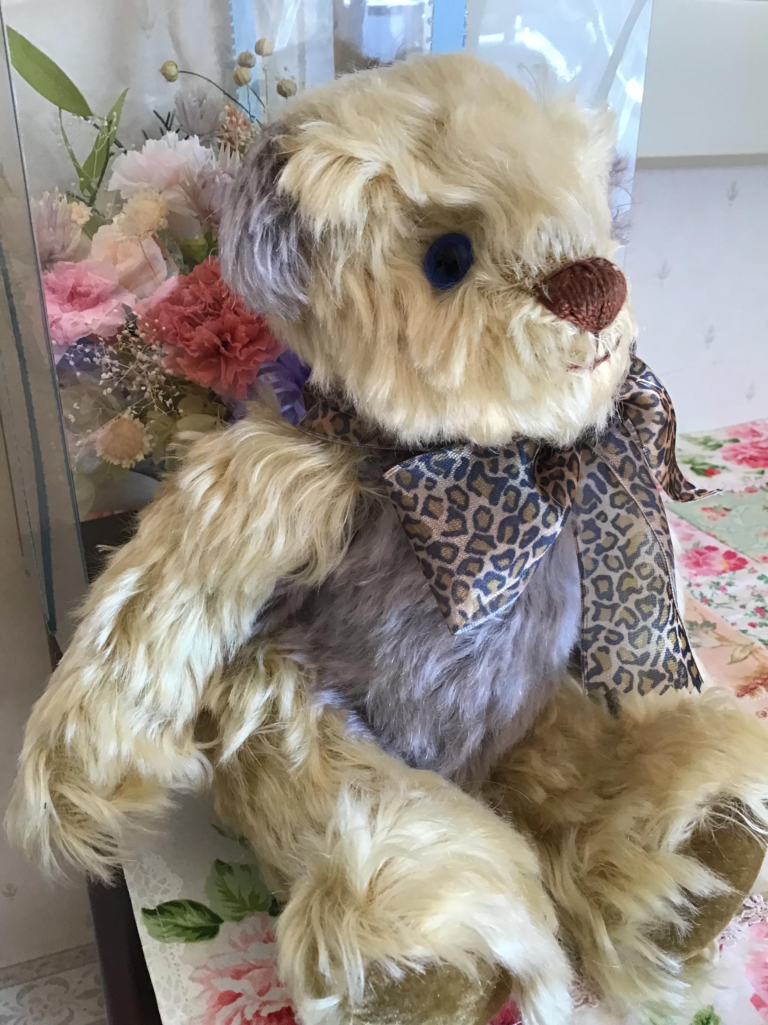 洋服を着たようなテディベア