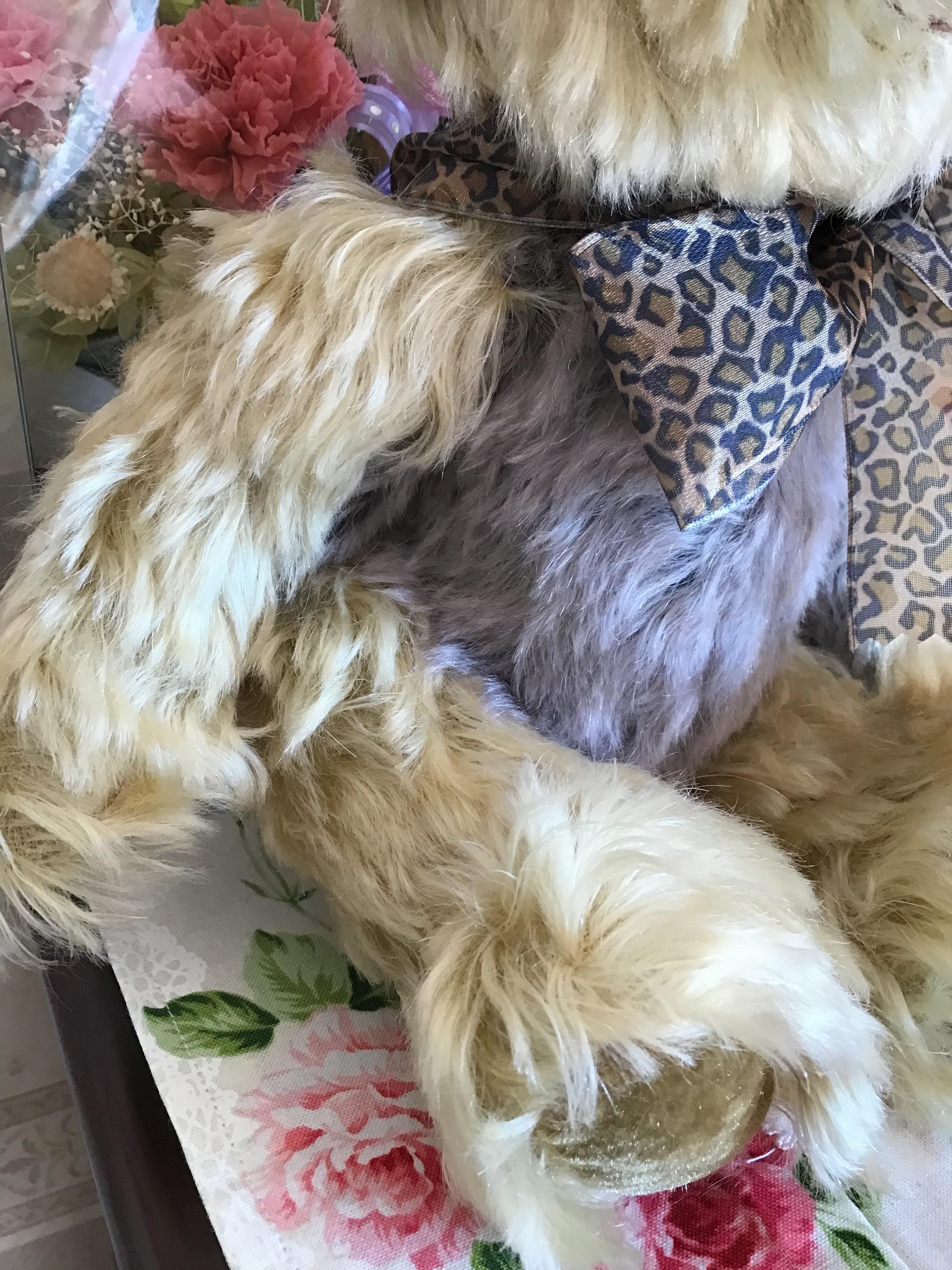 洋服を着たようなテディベア