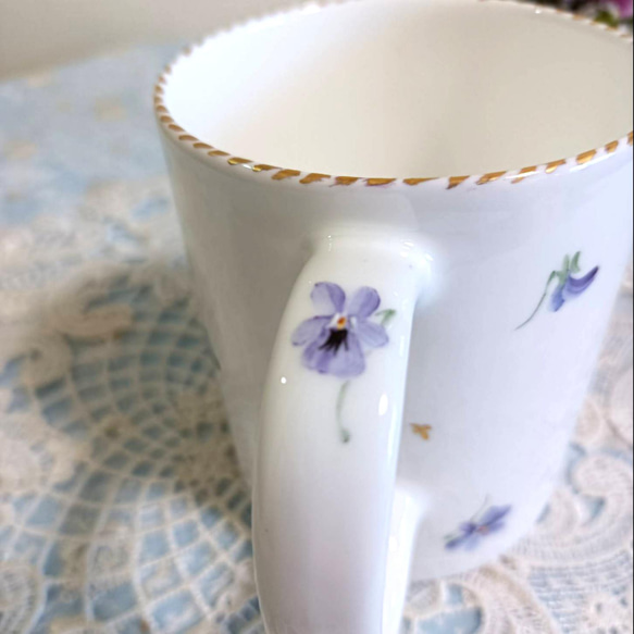 ♡マグカップ(スミレの花束を持つ少女) 4枚目の画像
