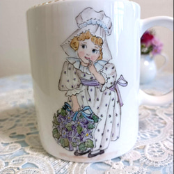 ♡マグカップ(スミレの花束を持つ少女) 2枚目の画像