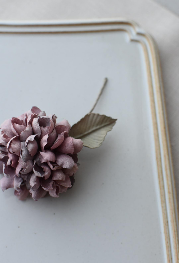 【布花】紫陽花のコサージュ（アンティークパープル）/一点物 5枚目の画像