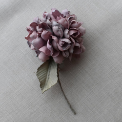 【布花】紫陽花のコサージュ（アンティークパープル）/一点物 2枚目の画像