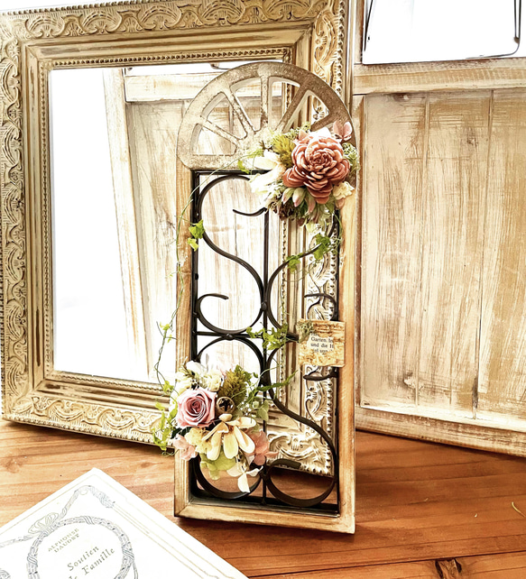 再販♡シャビーシックな窓枠アレンジ （プリザーブドフラワー