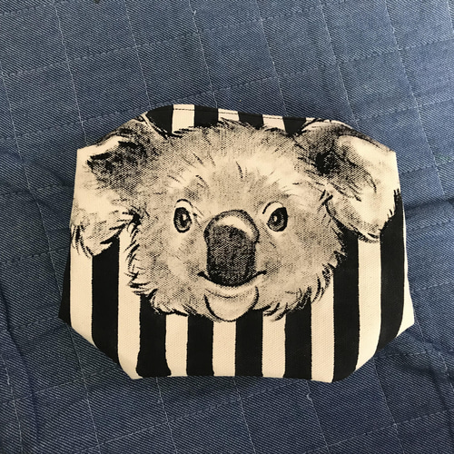 ハンドメイド&ハンドペイント マチ付ポーチ 【コアラ】 ポーチ MOJa