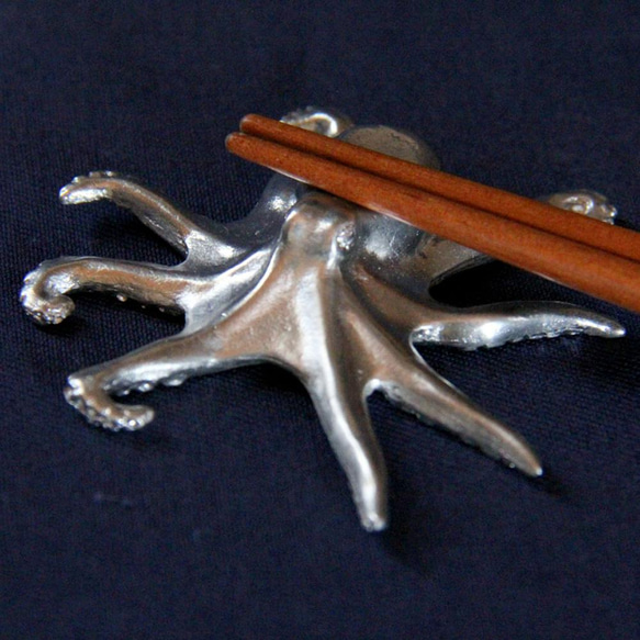 錫製箸置き　マダコ 1枚目の画像