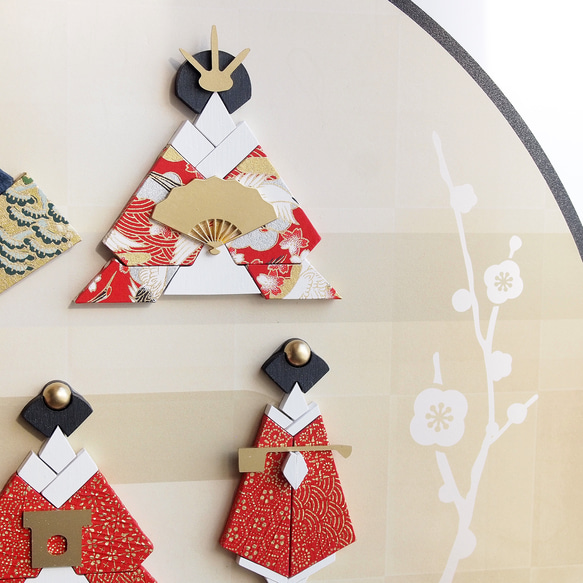 Hina dolls（日本傳統和服現代時尚緊湊木紋內牆裝飾慶典女孩） 第4張的照片