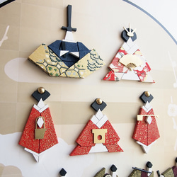Hina dolls（日本傳統和服現代時尚緊湊木紋內牆裝飾慶典女孩） 第2張的照片