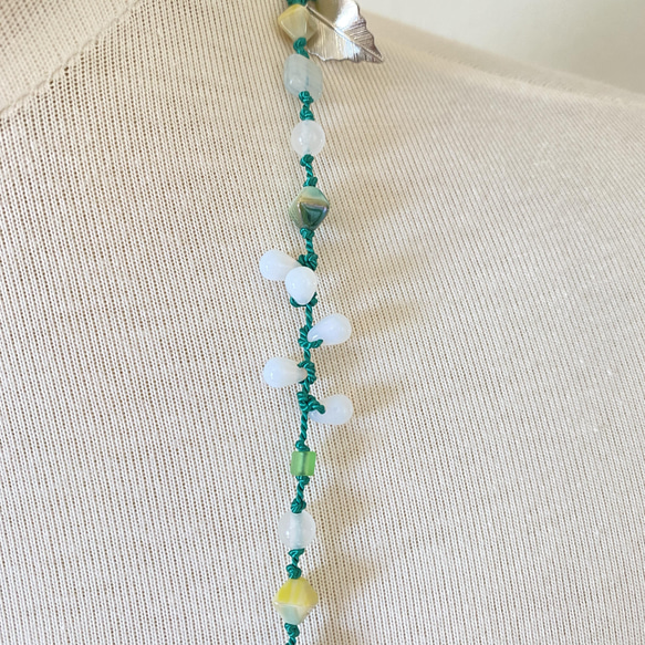 グリーンのシルク糸のネックレス 3枚目の画像